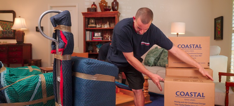 movers helping Americans moving internationally