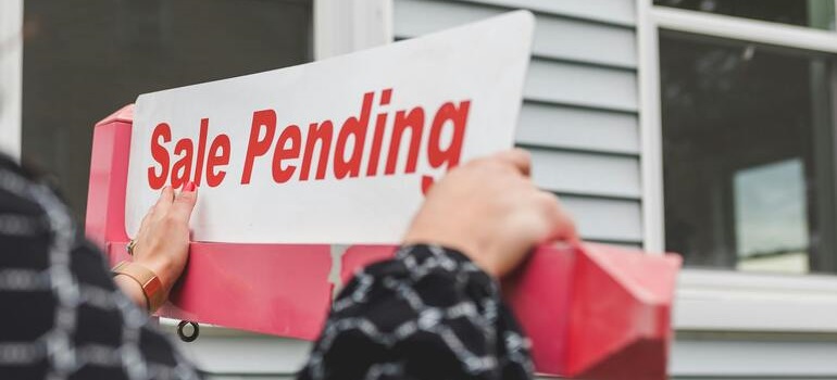 sale pending sign 
